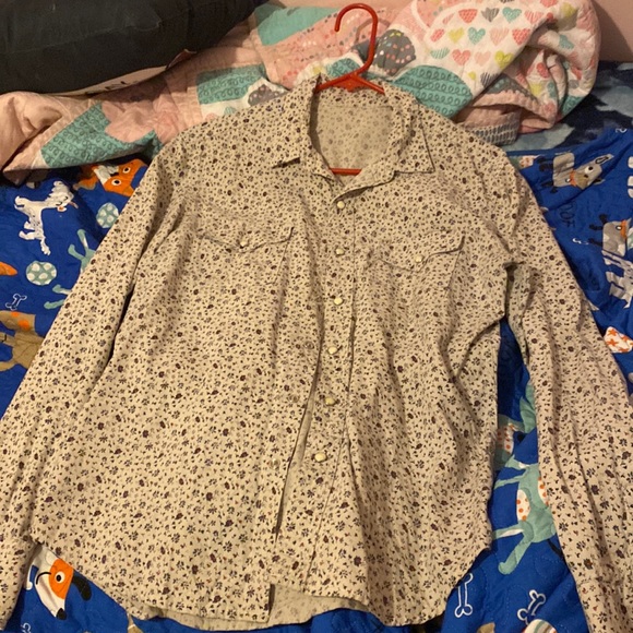 Button up shirt - Picture 1 of 2